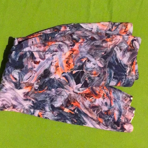 Lululemon Base Pace High-Rise Running Tight 28"
Brushed Nulux - Picture 3 of 4